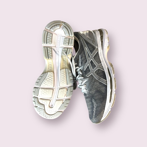 Asics GEL-NIMBUS 20 PLATINUM
Women's Shoes Size 10 - Picture 4 of 6